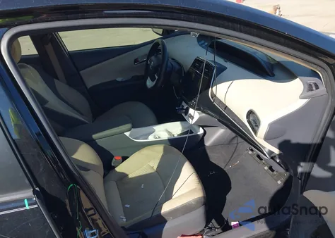 2016 Toyota Prius Three z USA, uszkodzony, nr VIN JTDKARFU2G3016018